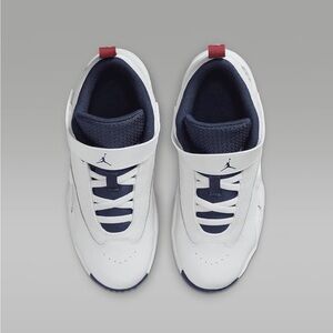 Jordan Max Aura 6 Little Kids White Midnight Navy Sneakers 2